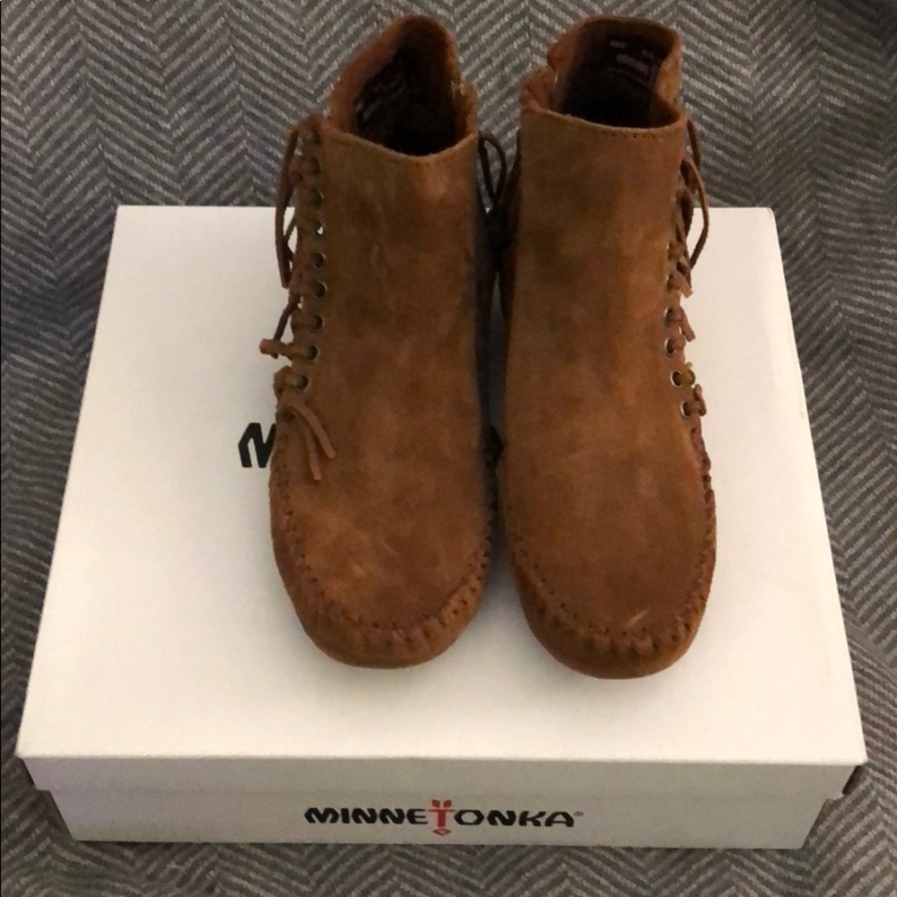 Minnetonka Willow Boot Dusty Brown